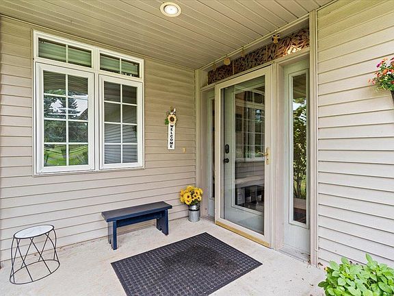 3rd image of 4612 Hemlock Ln