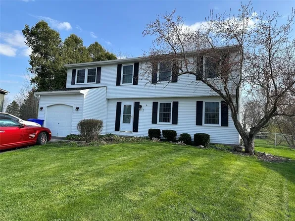 7 Barringer Dr, Hamlin, NY 14464