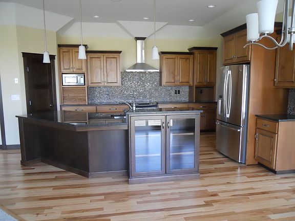 4th image of 438 Persimmon Pl W