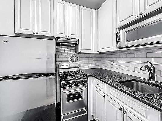3rd image of 4 Park Ave APT 12J