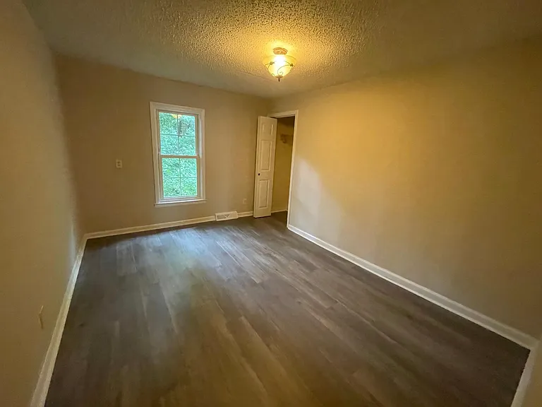 1102 Poplar Ave — Photo 6