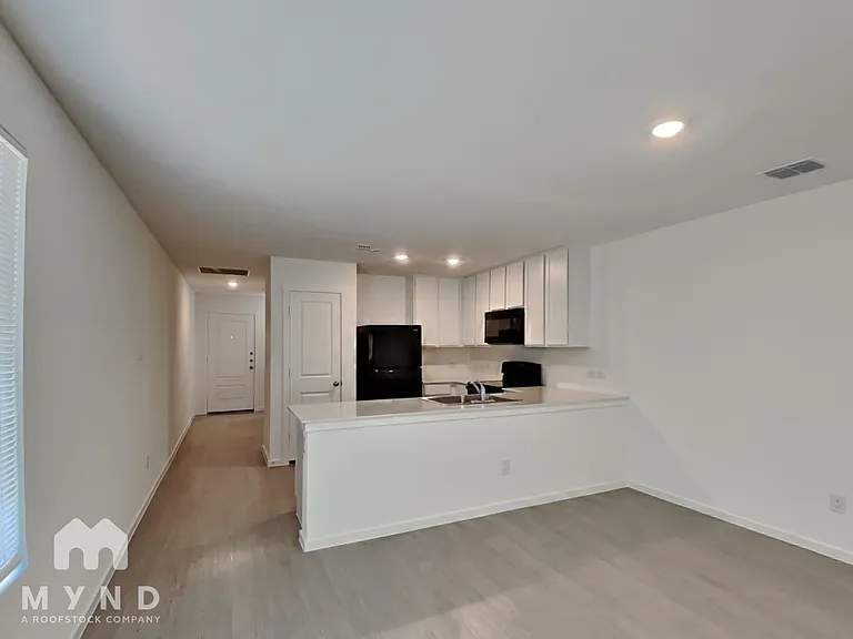 242 Willow Way — Photo 3