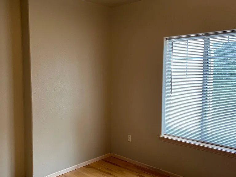 551 S Linn St #12 — Photo 11