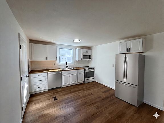 5th image of 206 E Burwell Ave