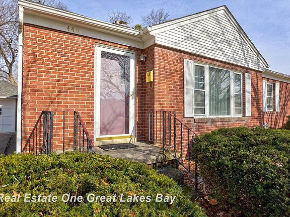 5th image of 440 Hunter St