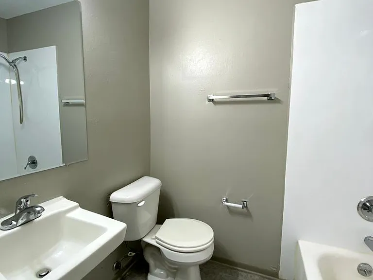 900 Elder Ln — Photo 7