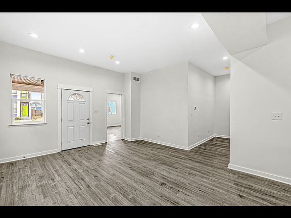 3rd image of 350 E Minnesota St