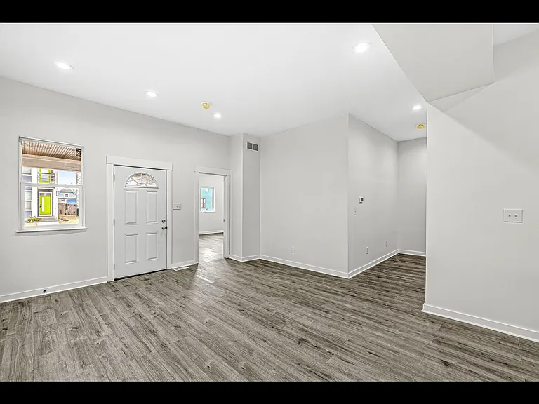 350 E Minnesota St — Photo 3