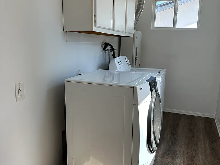 washer/dryer included