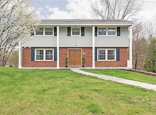 130 Meadowbrook Dr, Coraopolis, PA 15108