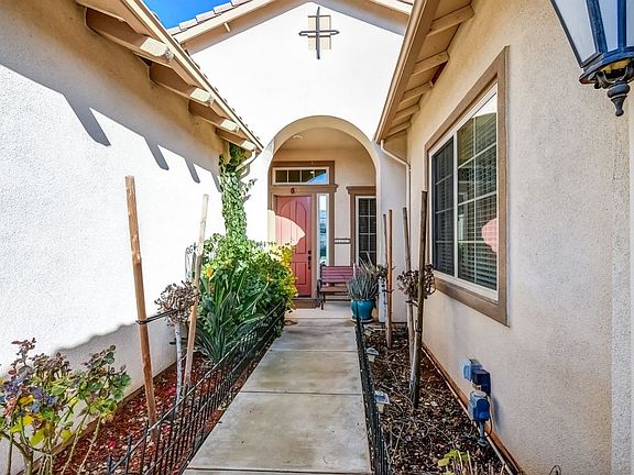4th image of 12413 Canyonlands Dr