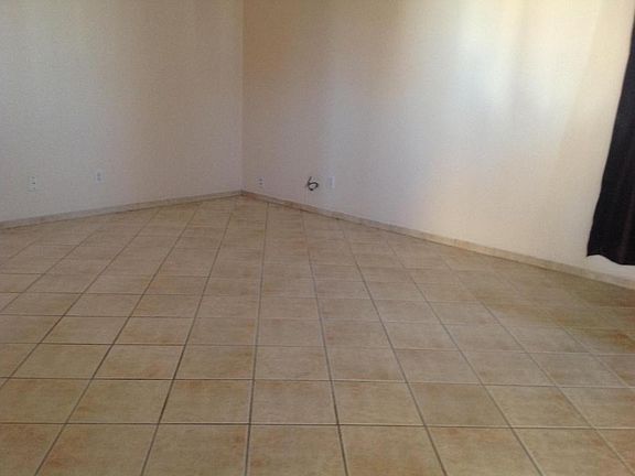 3rd image of 2504 La Veta Dr NE