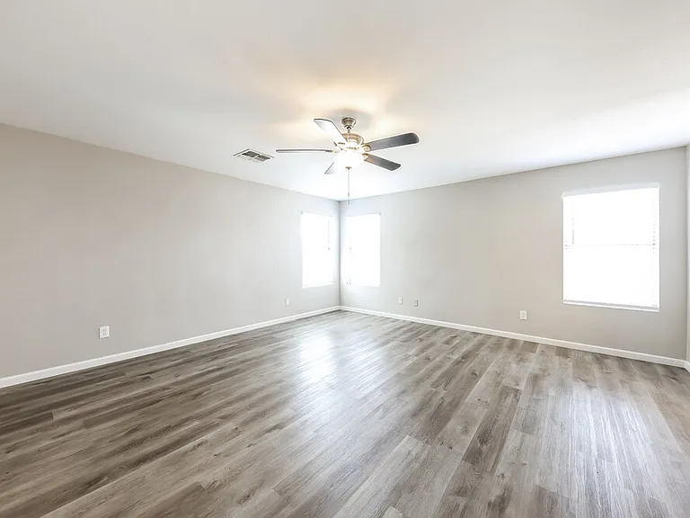 11215 W Garfield St — Photo 11