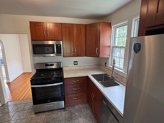 4th image of 333 Walnut St