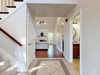 3rd image of 3316 Leslie Ln