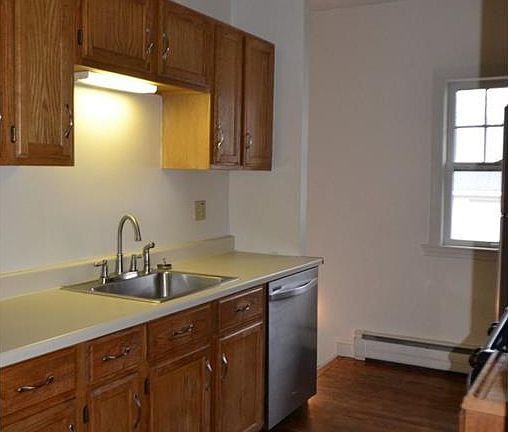 2nd image of 3020 Lucerne Ave