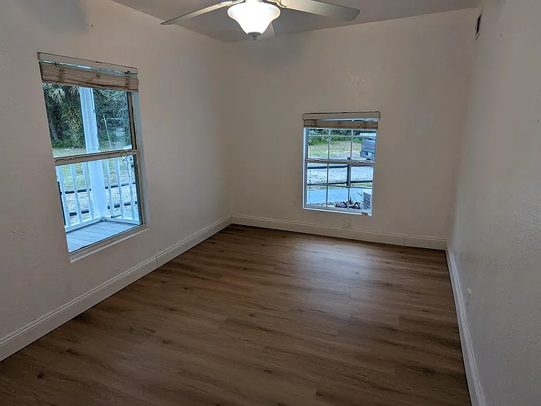 3190 Howard Ave — Photo 12