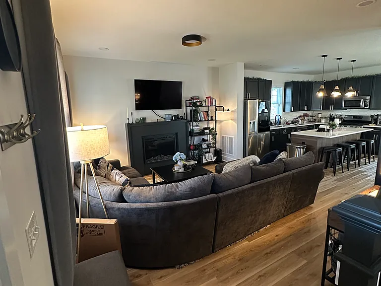 157 N Powell Ave — Photo 4