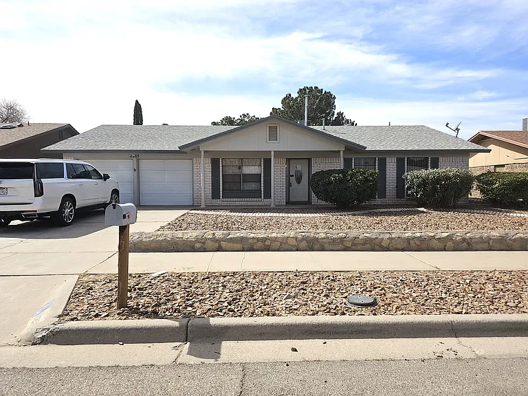 11265 Ivanhoe Dr — Photo 1