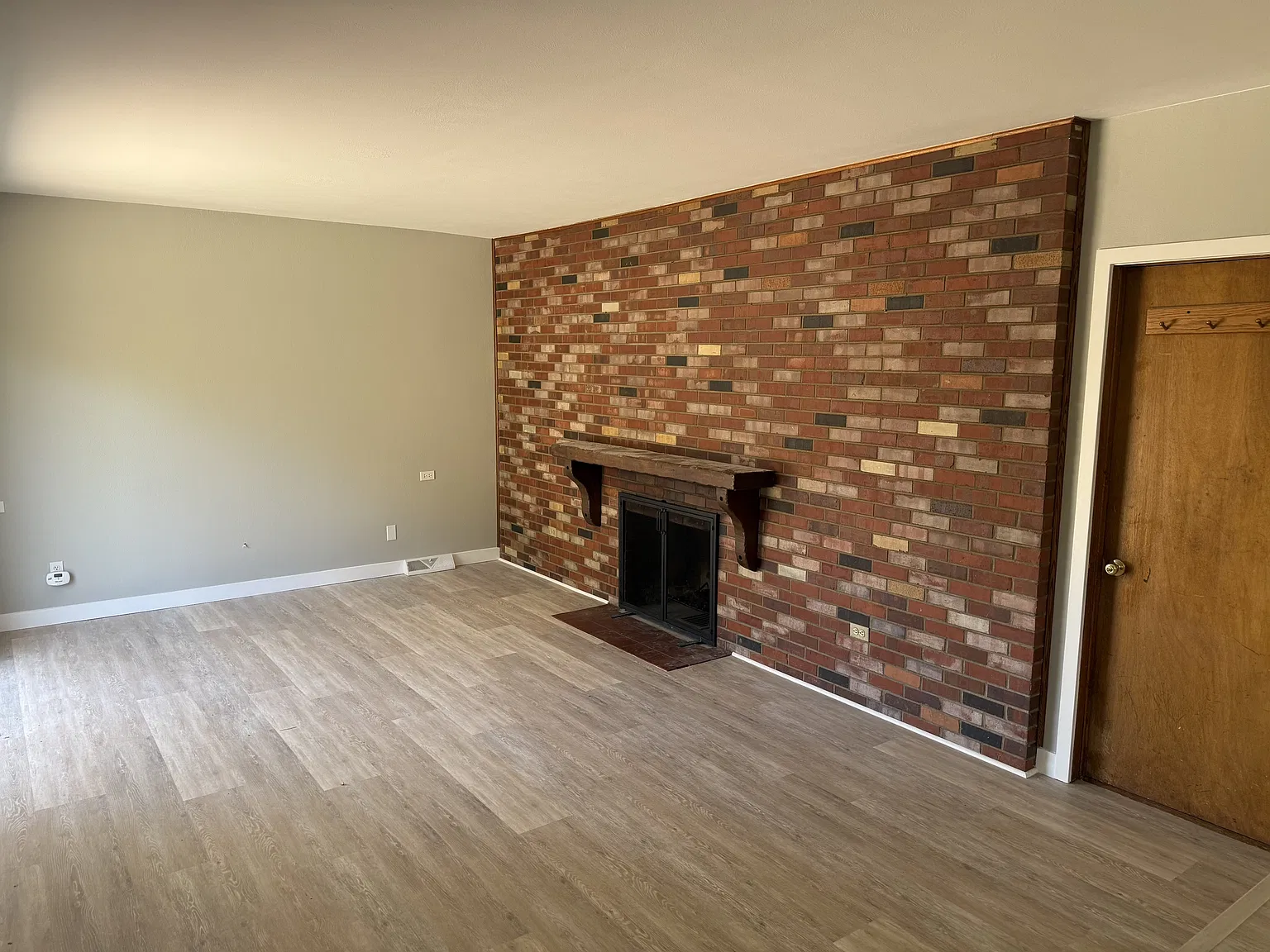 6019 Vivian St - 1 — Photo 4