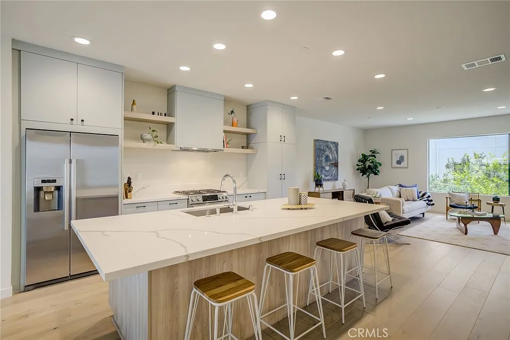 4 bed, 3.5 bath, 2314 sqft, $6,895 — Photo 1