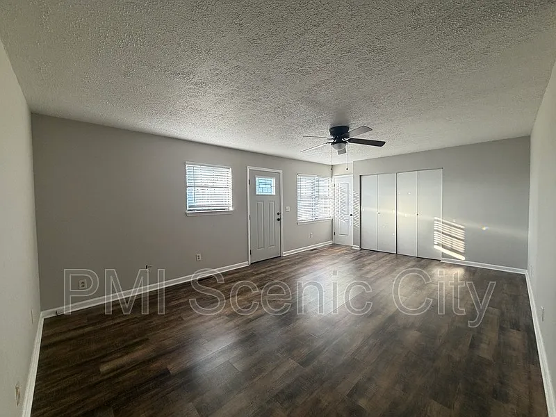 1 bed, 1.0 bath, 720 sqft, $1,150 — Photo 2