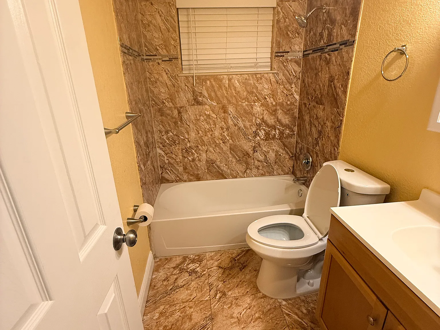 4 bed, $3,600 — Photo 4