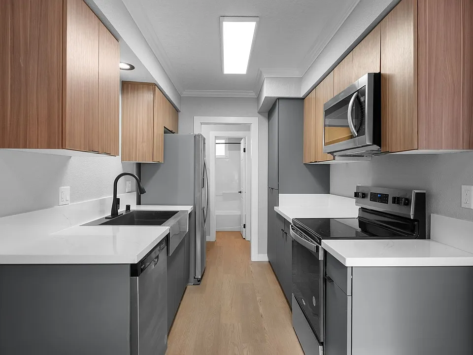 Four Seasons Apartments