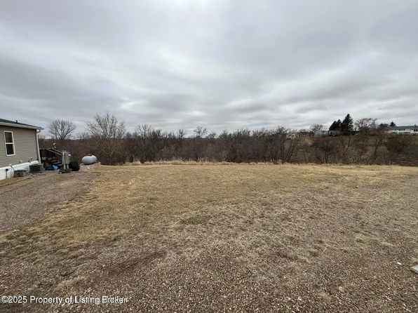 Thompson Ln S, Hazen, ND 58545