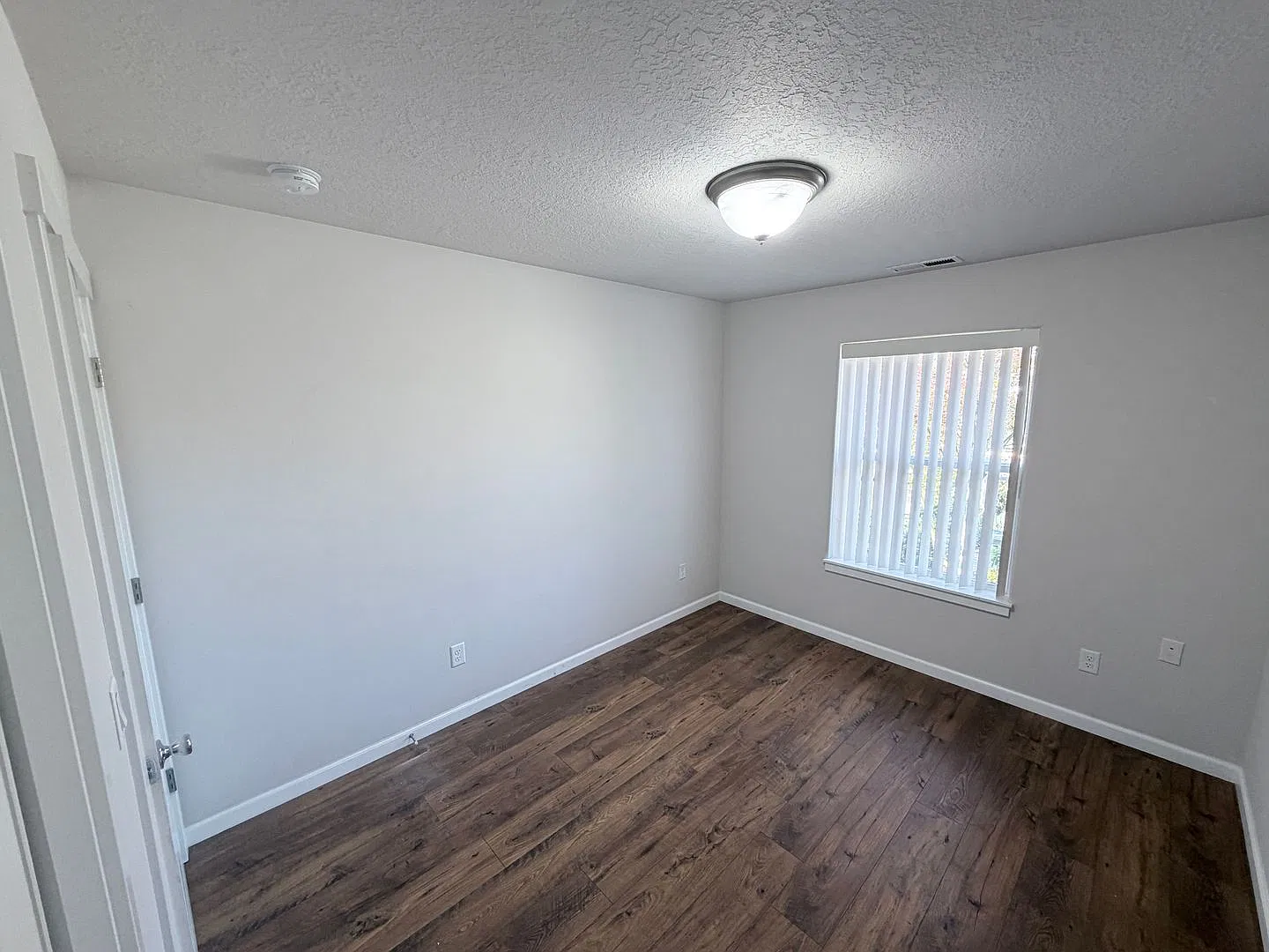 Three Bedroom Home in Dallas with Solar! — Photo 3