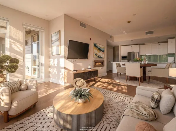 1591 Bowser Ave #206, North Vancouver, BC V7P 2Y4