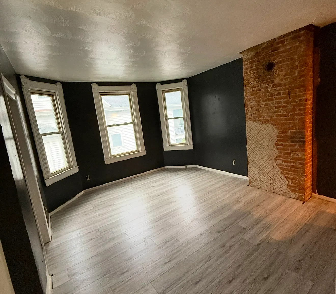 3 bed, 1.5 bath, 850 sqft, $1,600 — Photo 3