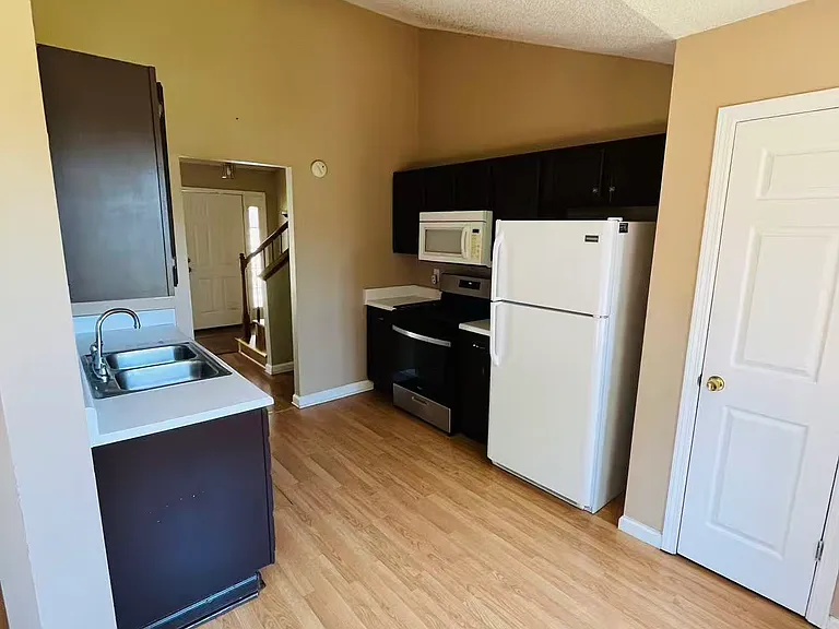 1617 Vinebrook Ter NW — Photo 5