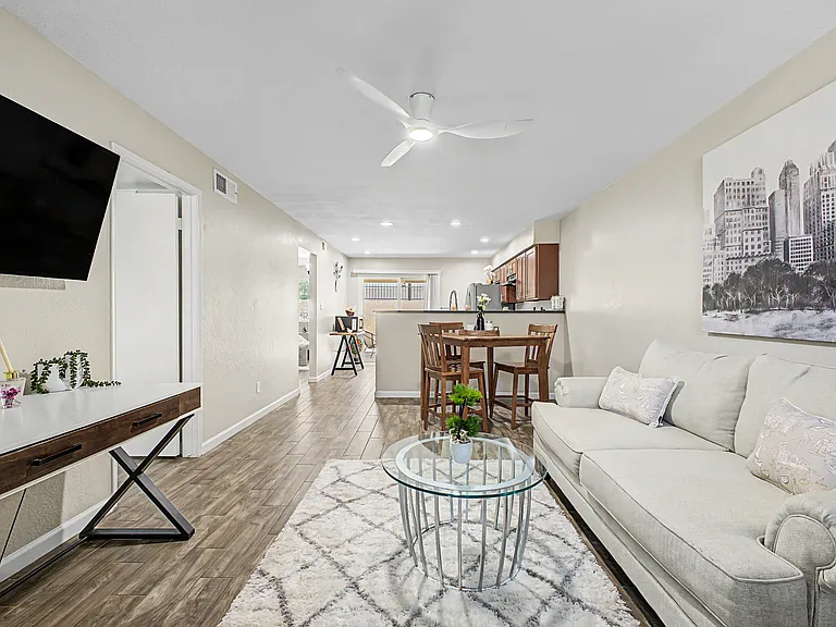 510 W University Dr #102 — Photo 4