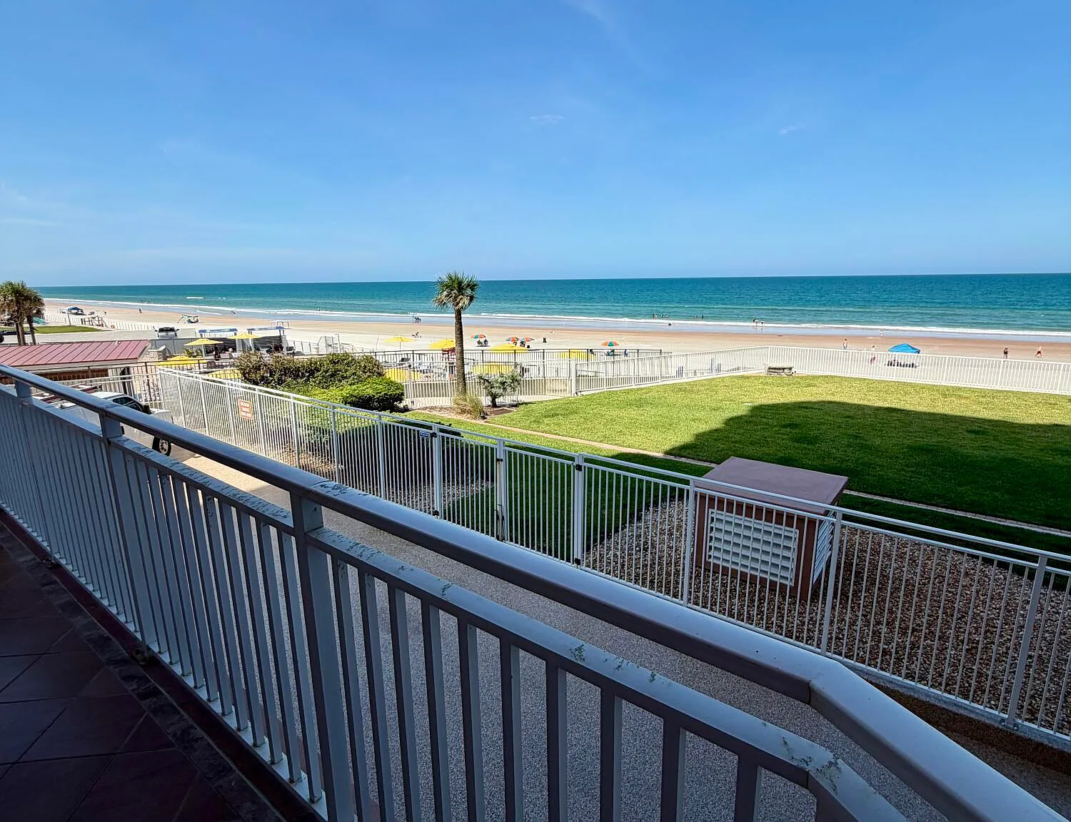 3 bed, 3.0 bath, 2070 sqft, $3,600 — Photo 4
