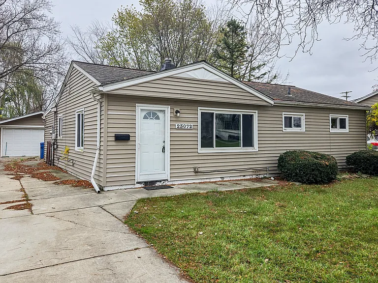 23072 Lauren Ave — Photo 19