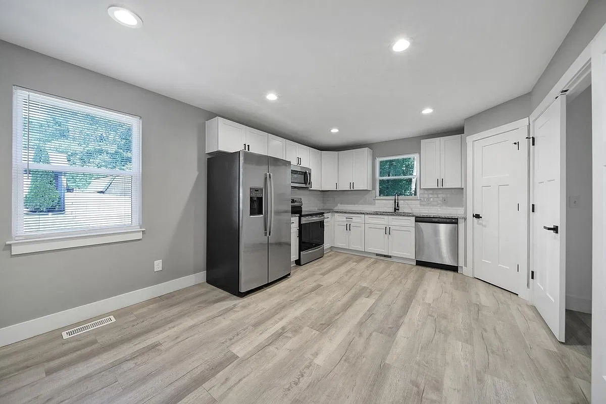 3 bed, 2.5 bath, 1322 sqft, $1,650 — Photo 2