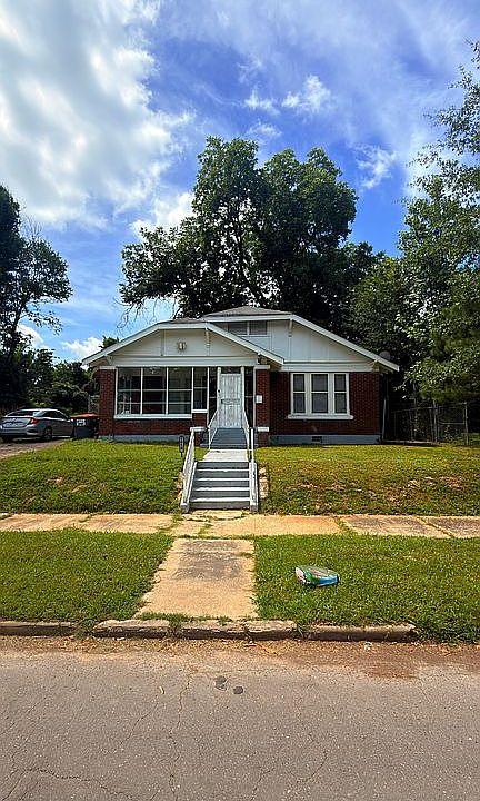 1st image of 1612 W 15th Ave