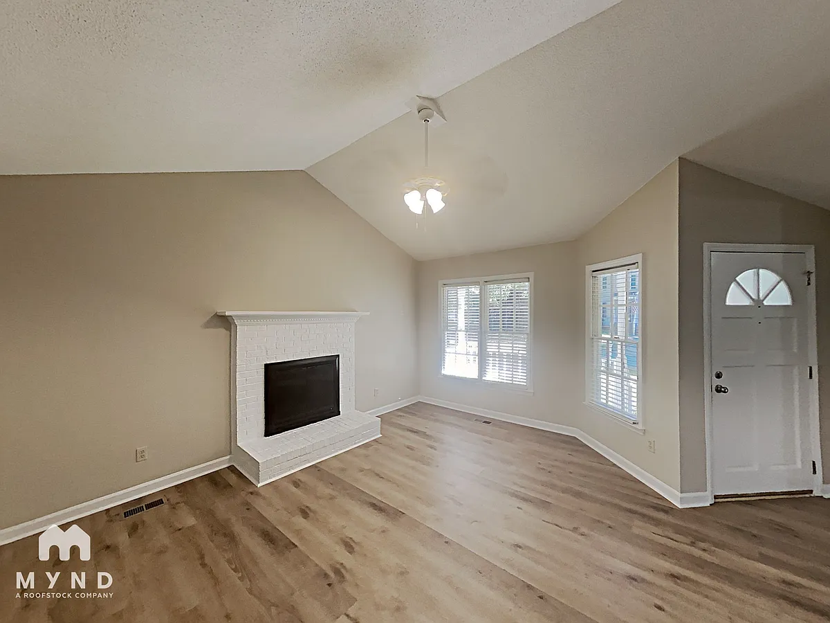 Building Photo - 4521 Aviemore Cres