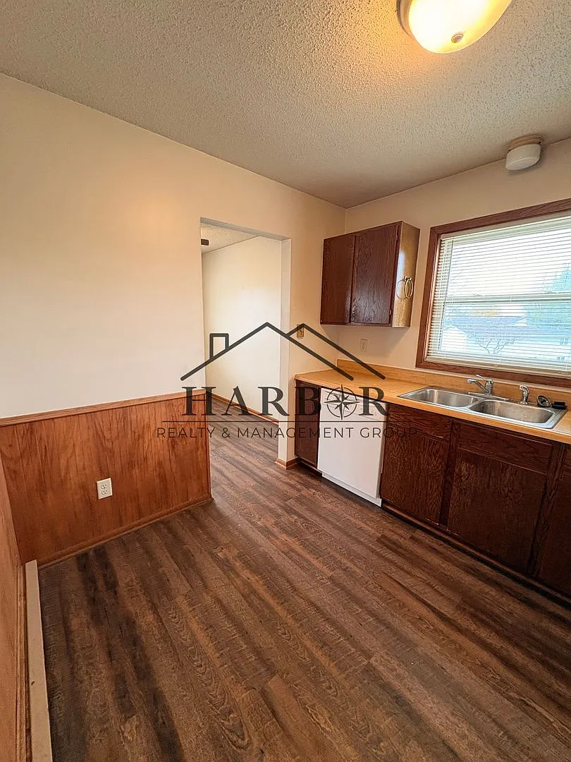 Building Photo - 2426 30th Ave NW #C