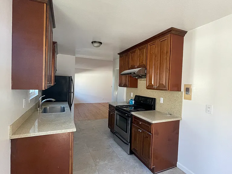 986 Haven Ave — Photo 1