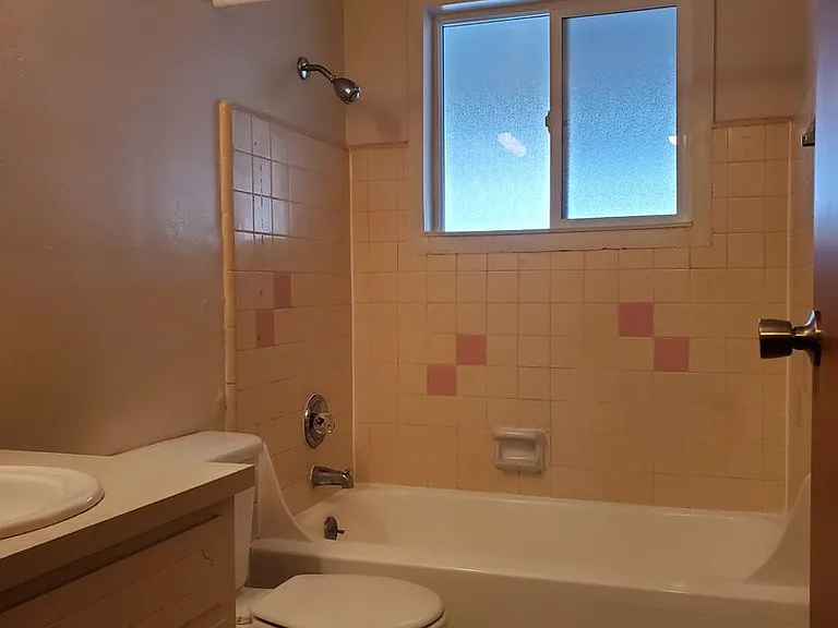 310-Colony Apartments — Photo 24
