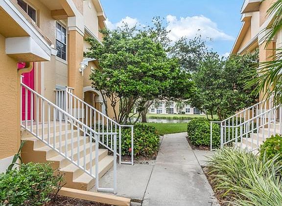 3rd image of 15080 Lakeside View Dr APT 1404