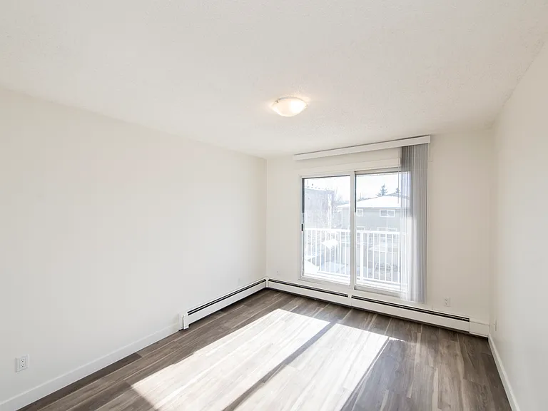 641 Meredith Rd NE — Photo 8