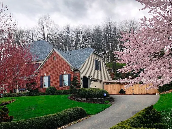 1324 Jasmine Ln, Lancaster, PA 17601