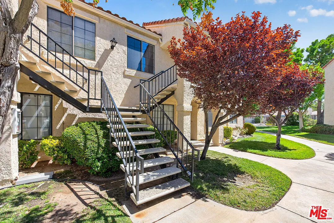 2 bed, 2.0 bath, 853 sqft, $1,990 — Photo 4