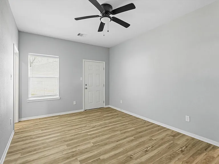205 N Bay Ave #B — Photo 18