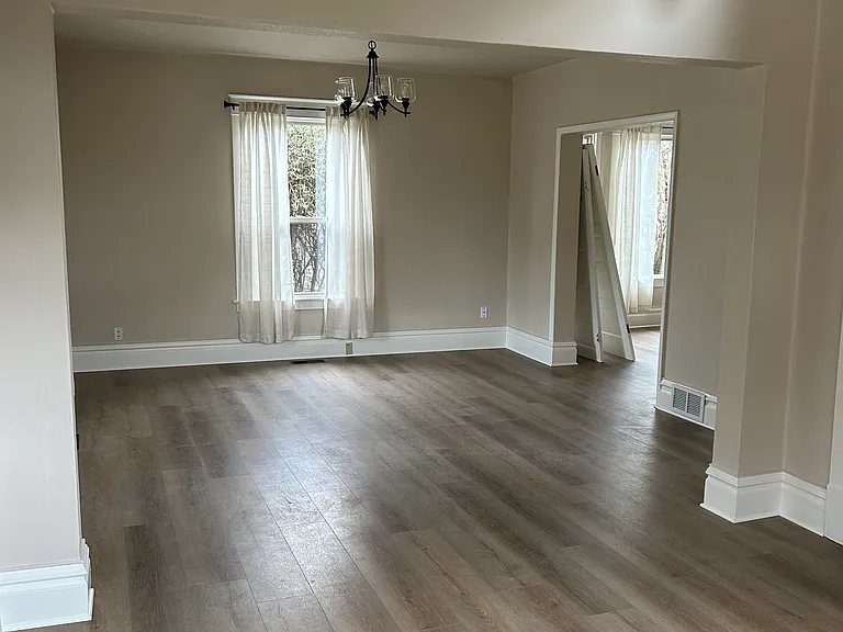 402 N Sampson St — Photo 3