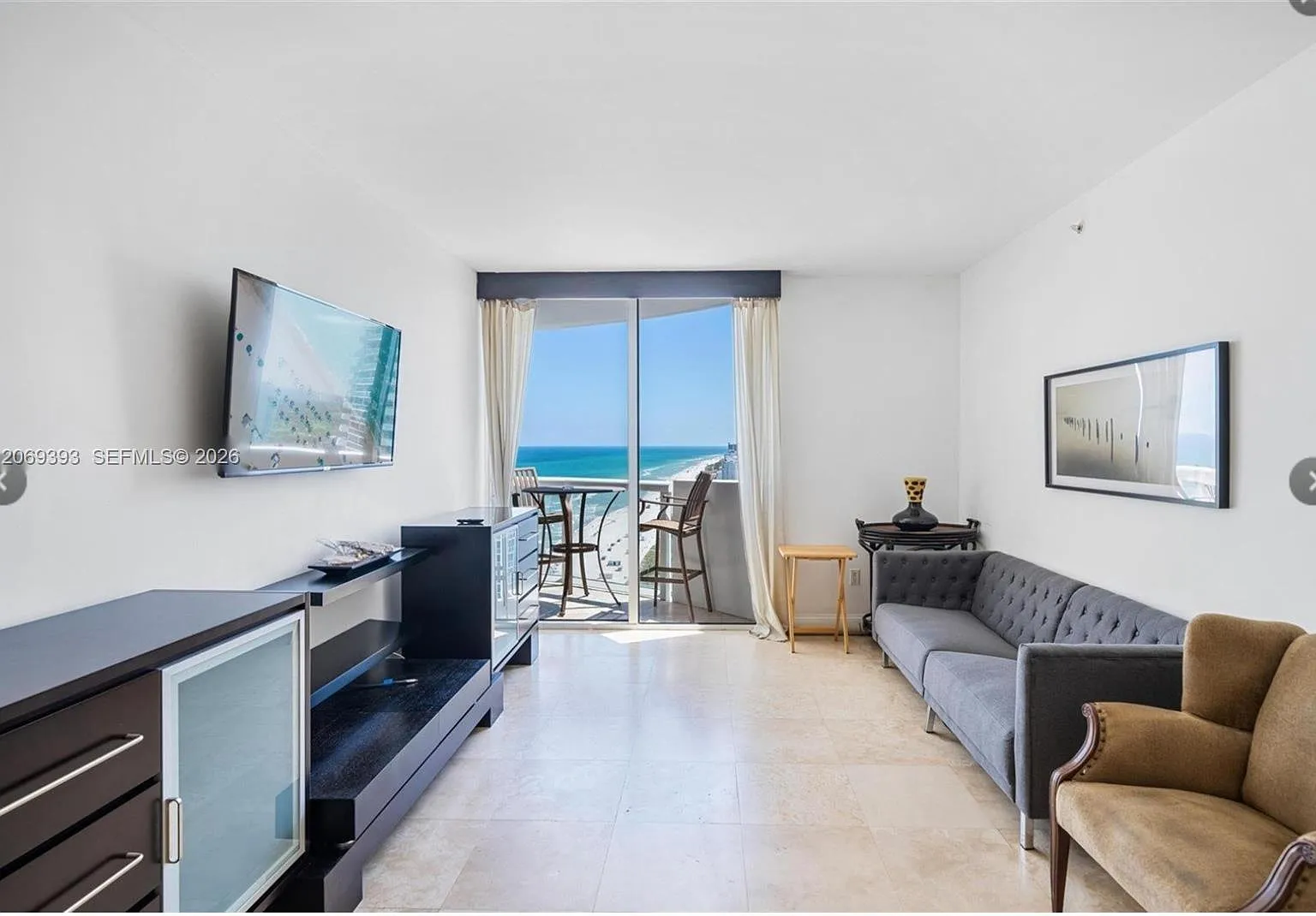 Akoya Condo — Photo 3