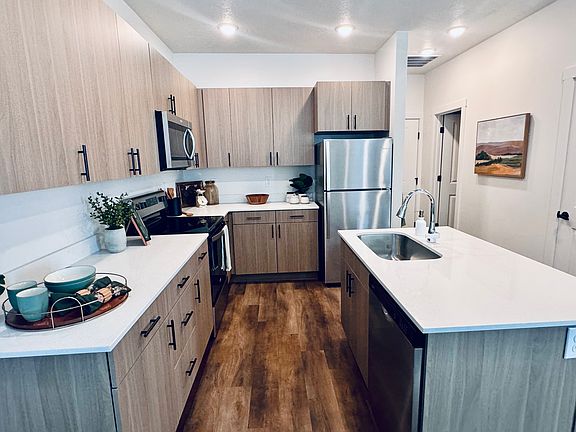 4th image of 2432 Grimmett Way
